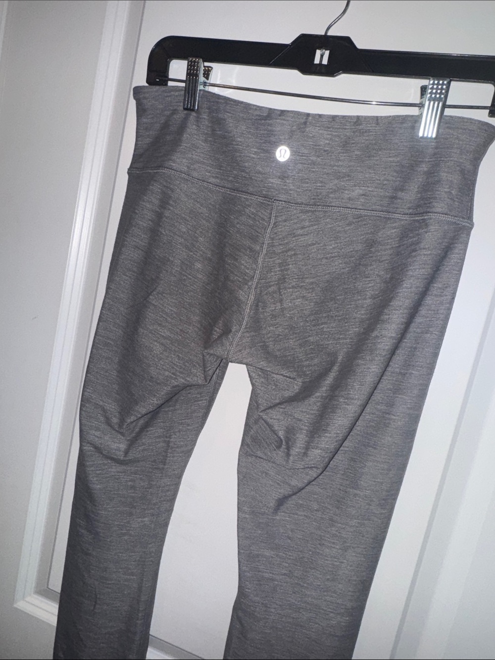 Lululemon Women's Align cropped pants activewear heather Gray Size 6 EUC - Picture 5 of 6